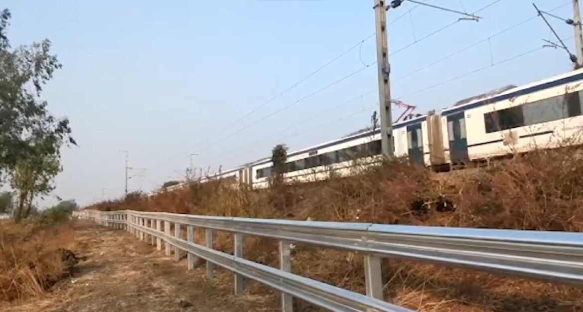 Mumbai-Ahmedabad Route Fence