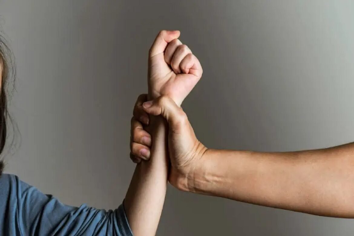 Navi Mumbai Man Assaults Neighbor Over Splashed Water From Clothes Washing